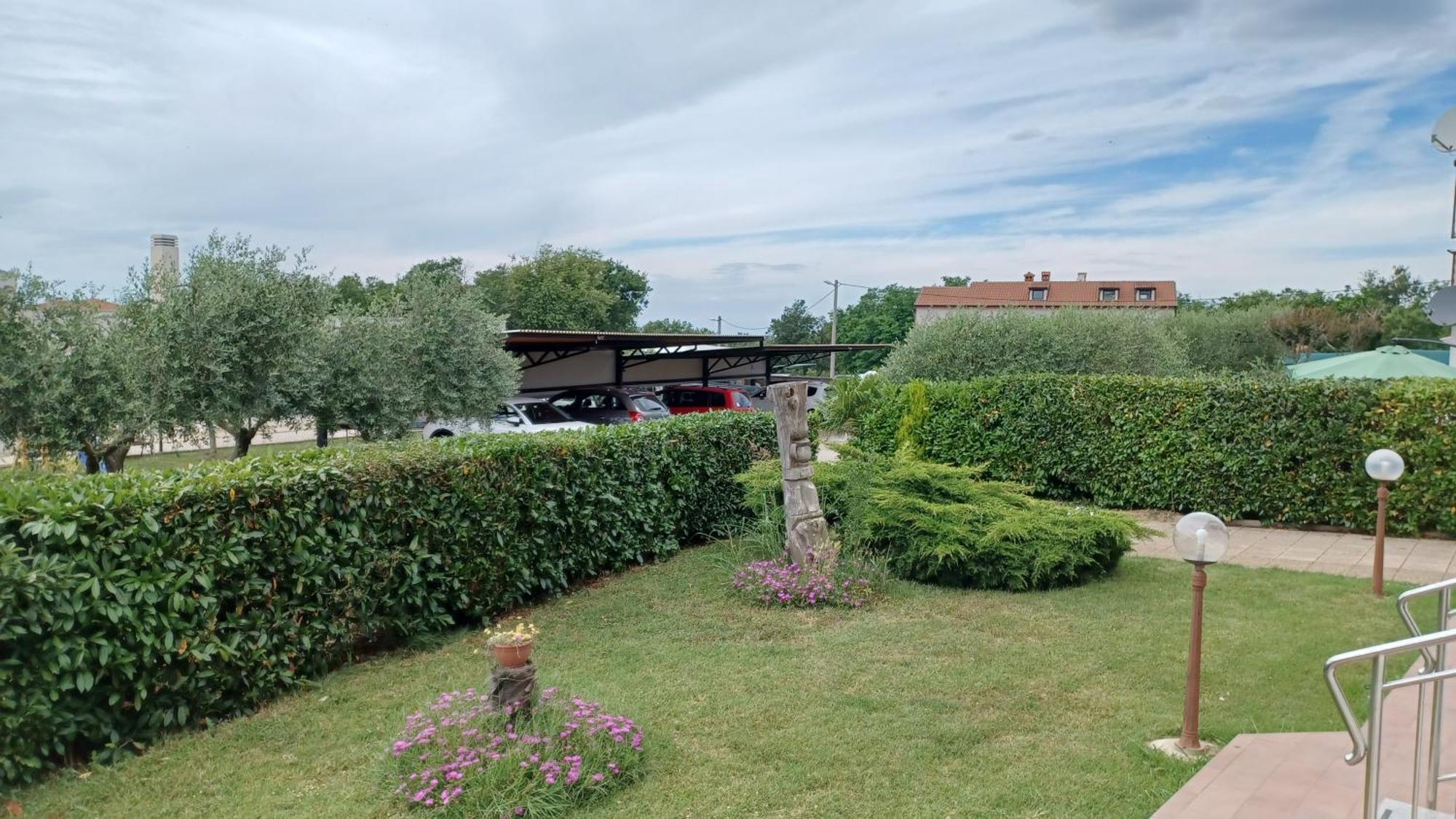 Apartments Villa Adamovic Umag Eksteriør bilde