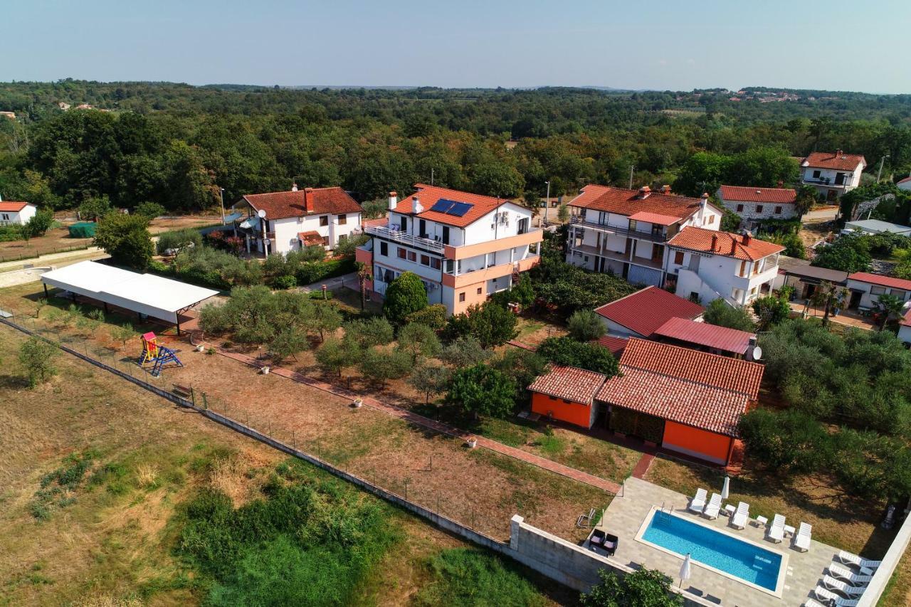 Apartments Villa Adamovic Umag Eksteriør bilde